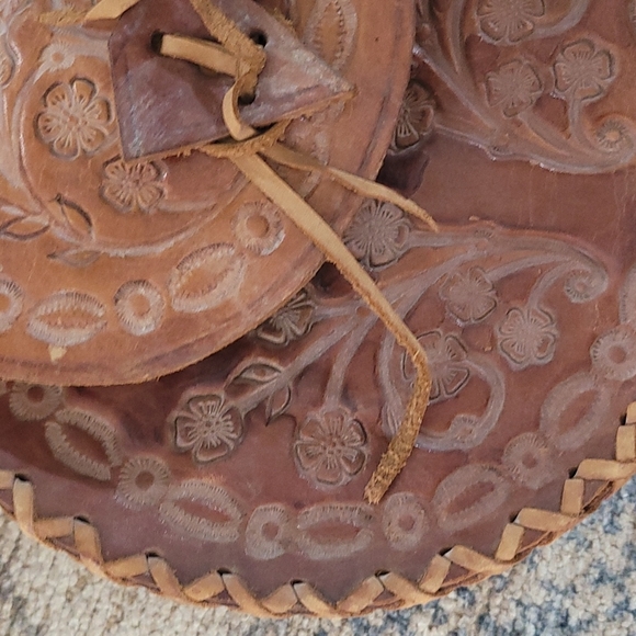 Hand Tooled Vintage Leather Bag - Picture 3 of 16